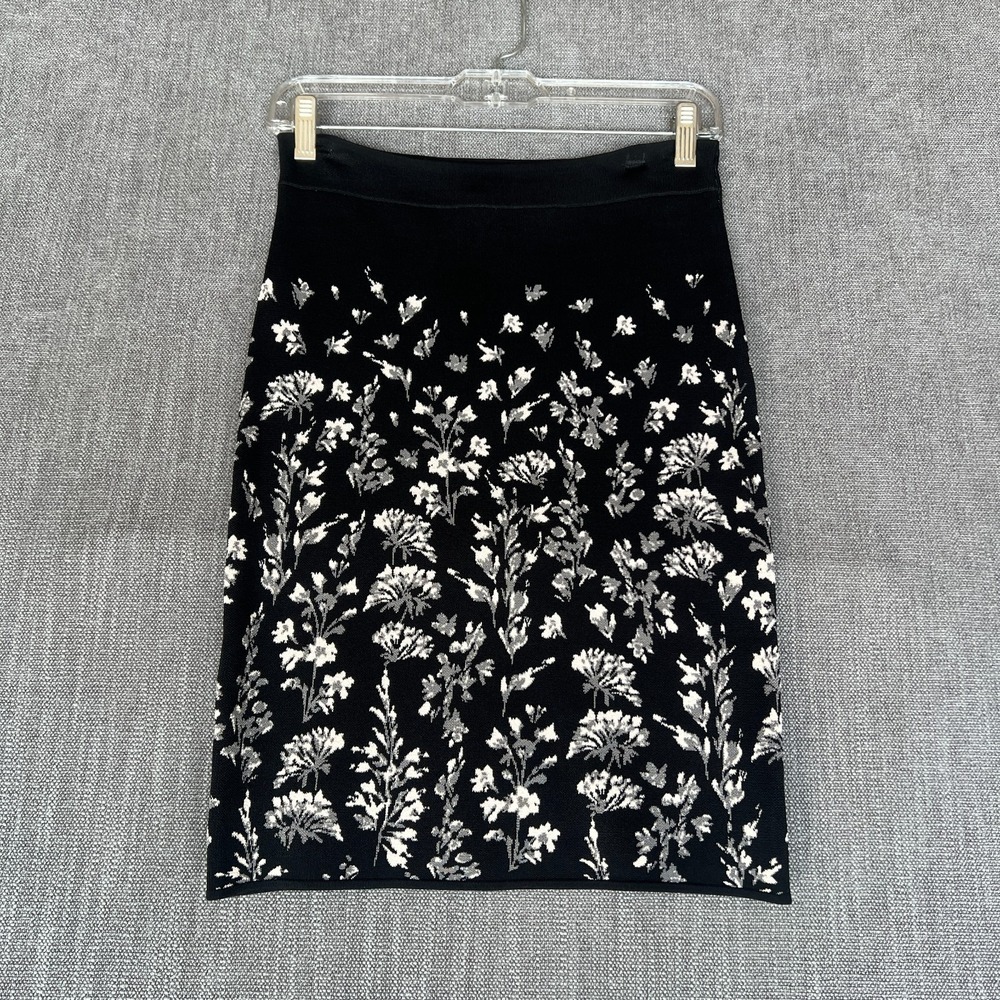 BCBGMAXAZRIA Pencil Skirt Women M Black White Floral Jacquard Knit Elastic Waist